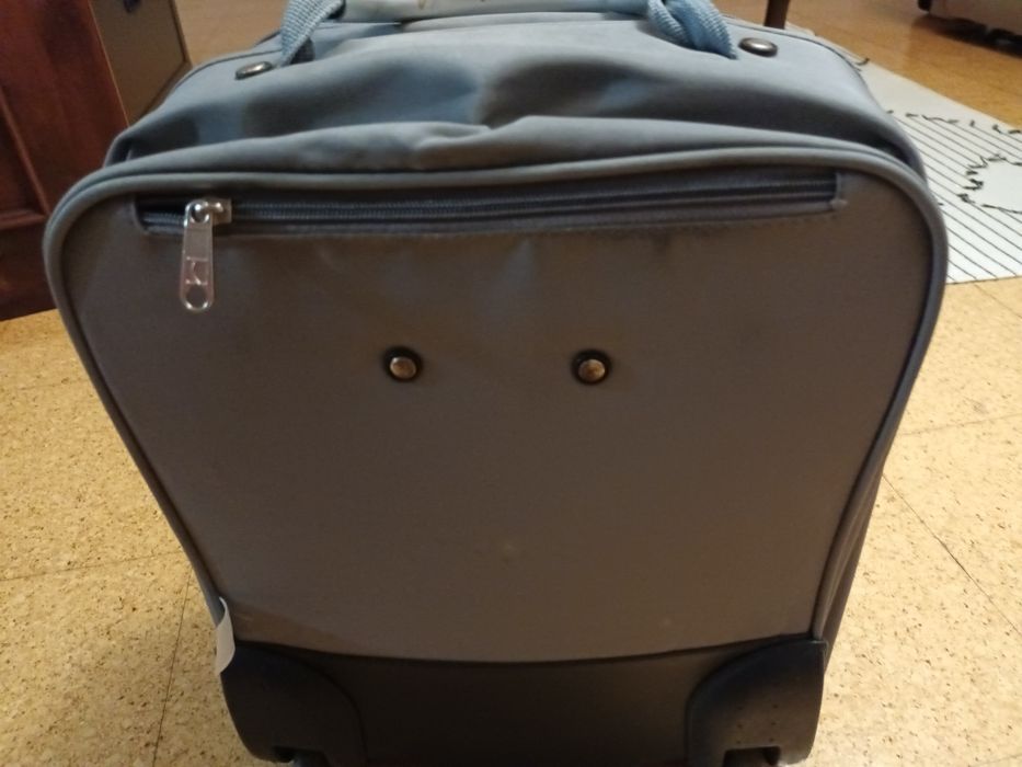 Troll de cabine cinza