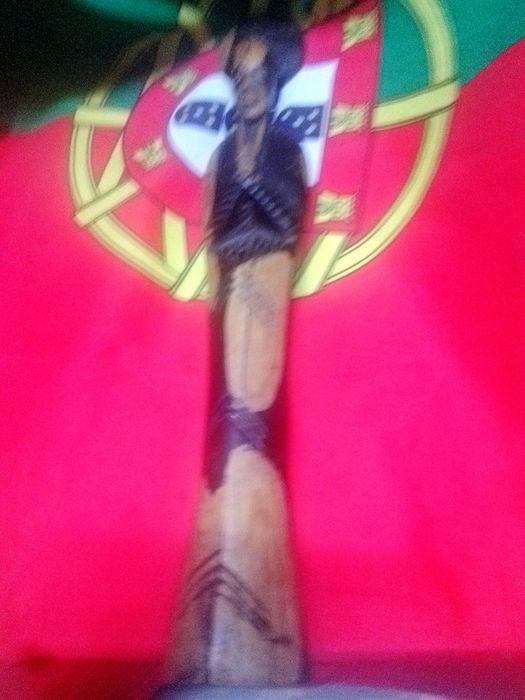 Arte africana em madeira, estatueta.