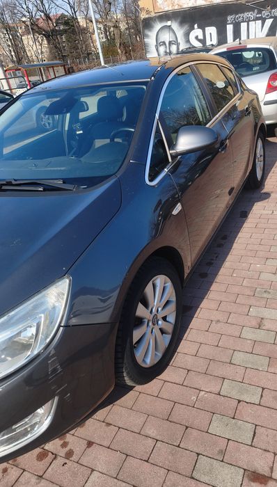 NA SPRZEDAŻ  Opel Astra J Zadbane i Bezwypadkowe
