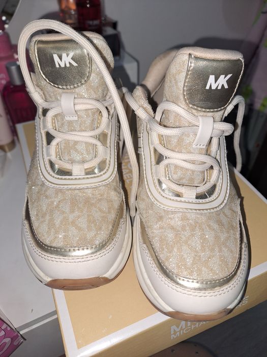 Sapatos de menina