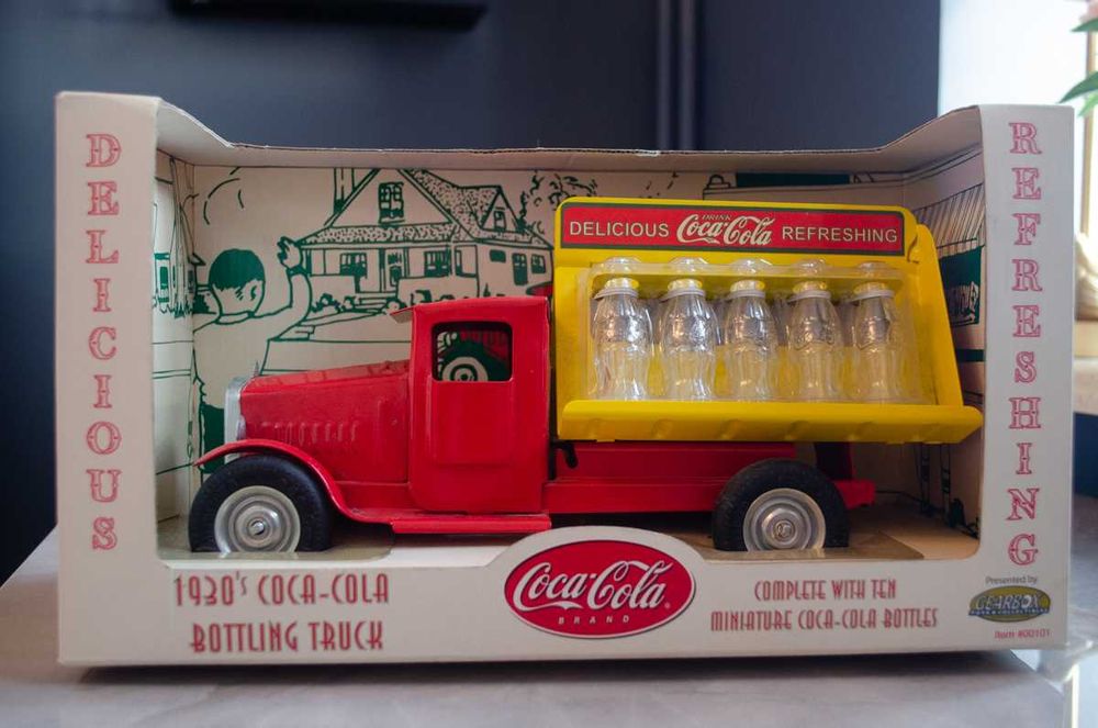 Велика модель вантажівка Coca-Cola (27 см) у стилі 1930-х років (нова)