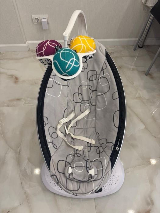 Крісло-гойдалка 4MOMS mamaRoo 4.0