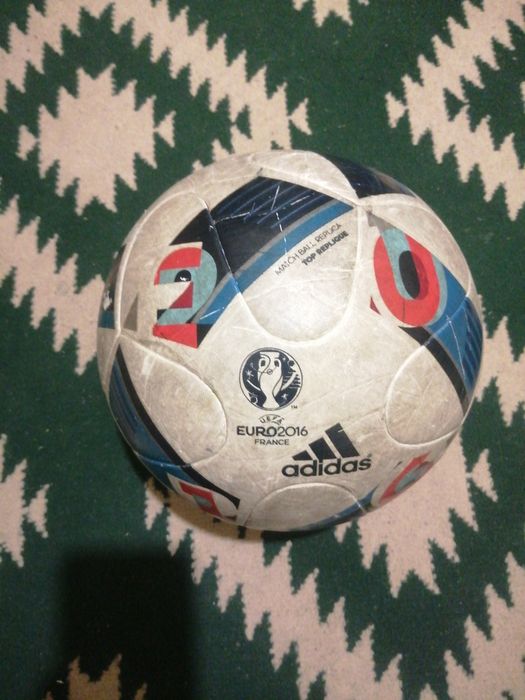 Pilka euro 2016 w Calkiem dobrym stanie