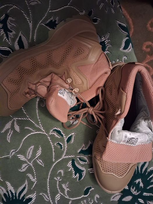 Взуття зимове та літнє