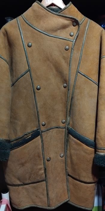 Кожух, дубленка для работы, чистая, странная.