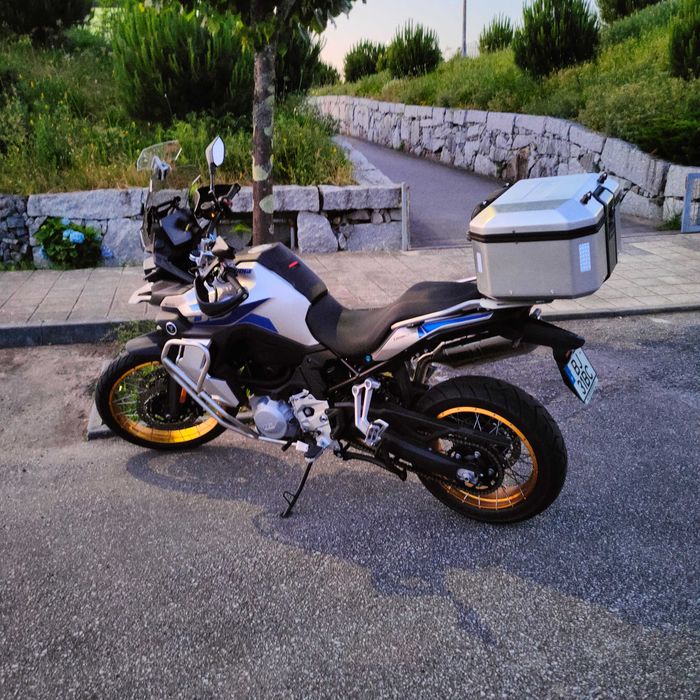 Voge 900 DSX como nova