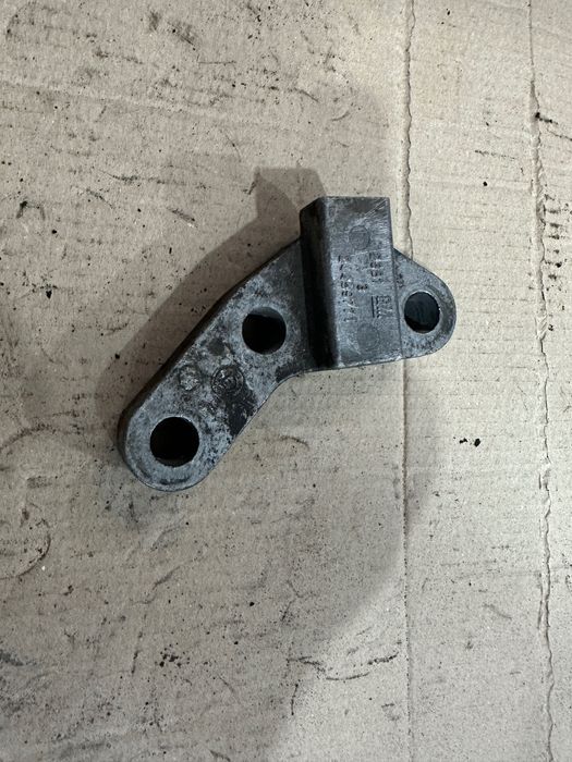 Кронштейн подушки OPEL ASTRA H 2005 1.3 CDTI 24459771