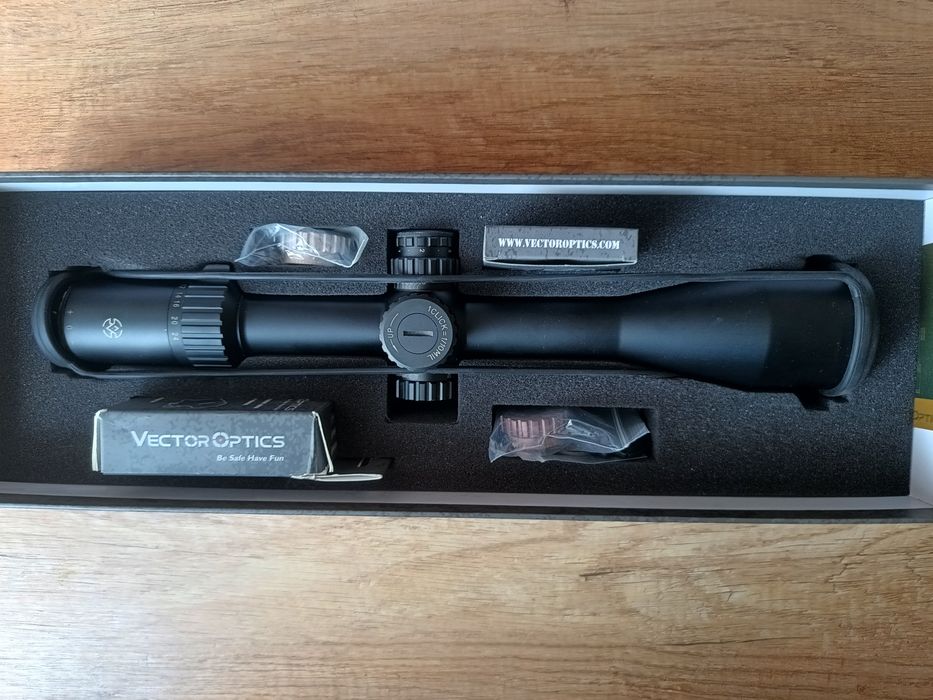 Luneta  Vector Optics SCFF-17 Taurus 4-24x50