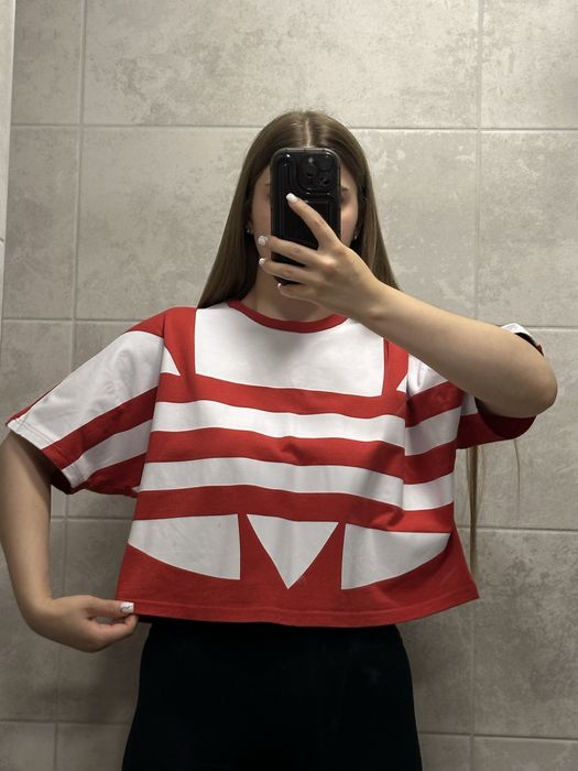 Жіноча футболка топ ADIDAS  оригінальна