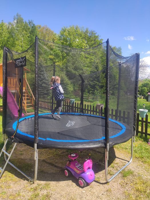 Trampolina dla dziecka