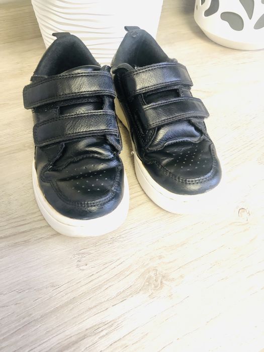 Кросівки Зара