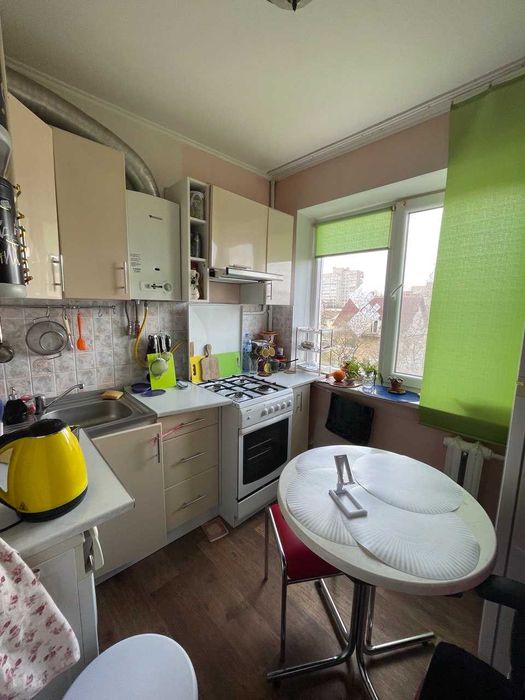 Підселення в кімнату по вул. Максимовича (окрема кімната)Для дівчини