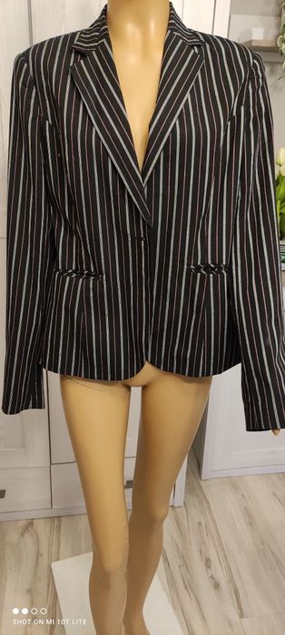 Marynarka w pionowe paski