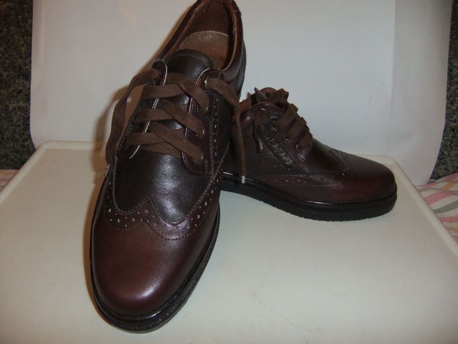 Продам новые из натуральной кожи оригинальные кроссовки LIWYC.