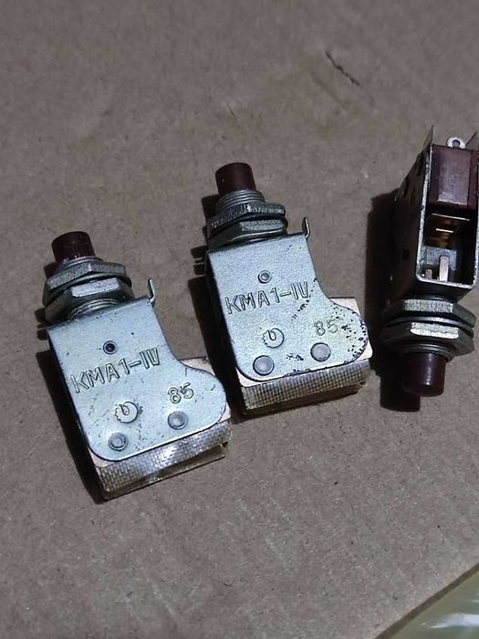 Выключатель для настольной лампы.