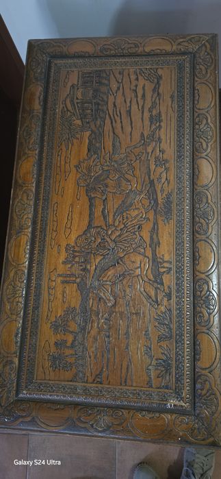 Arca trabalhada antiga