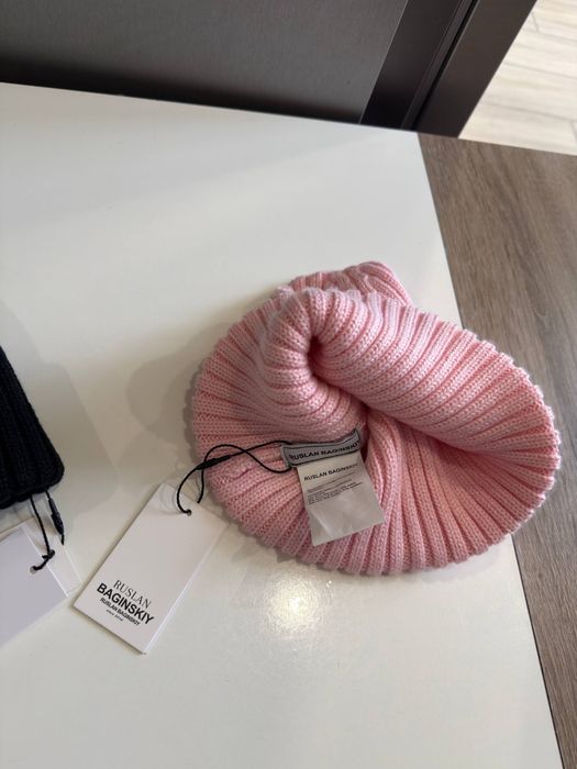 Шапка руслан багинский baginskiy ruslan чорна рожева капелюх