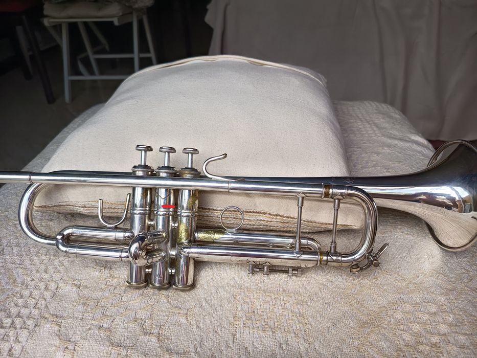 Trompete Vincent Bach modelo  37 prateada