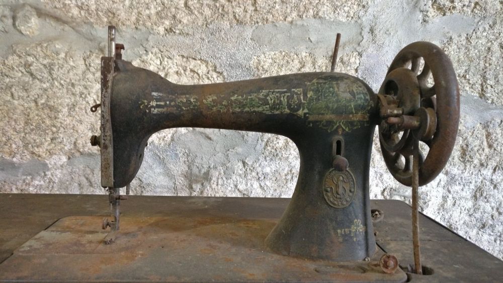 Máquina de costura Singer para restauro.