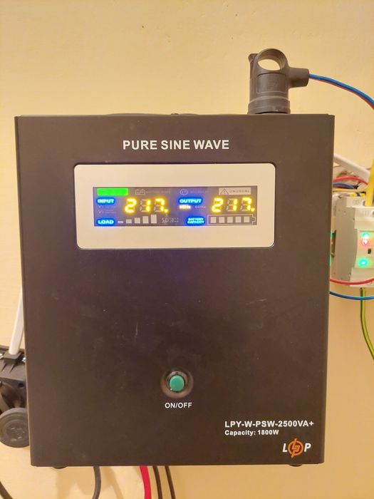 Інвертор гібридний  LogicPower LPY-W-PSW-2500VA+ ( 1800Вт, 24 В)