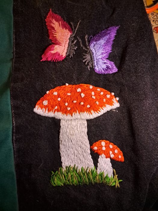 Джинси з ручною вишивкою