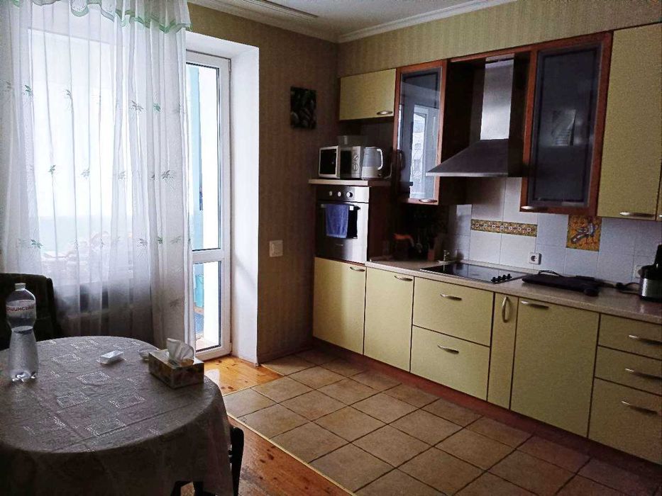 Двокімнатна 90 м², Соломянський р-н, 3 поверх — продається
