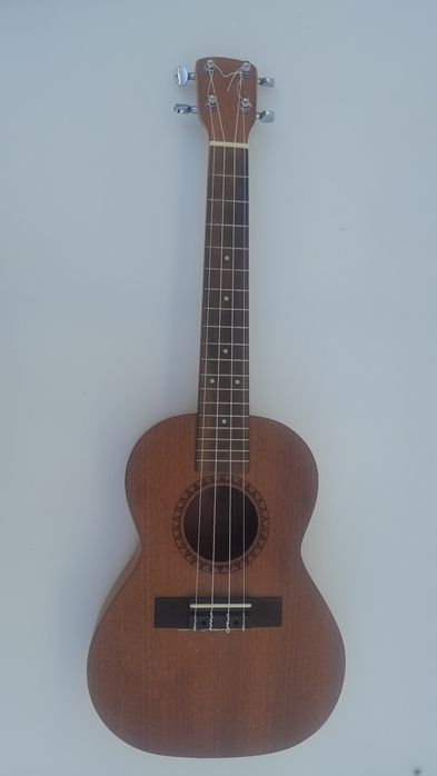 Ukulele soprano rigorosamente novo