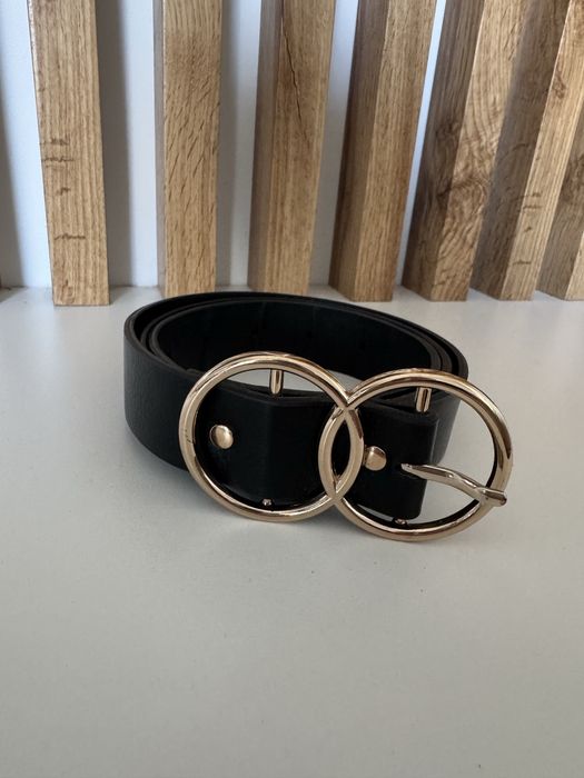 Pasek damski ze złotą klamrą