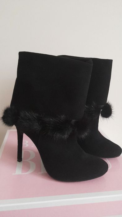 Zamszowe buty na szpilce Badura