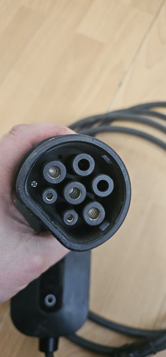 Продам зарядку для электромобиля