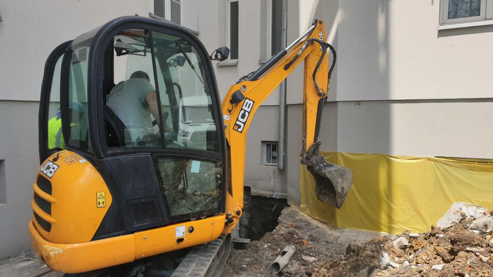 Najem wynajem minikoparka JCB 8020