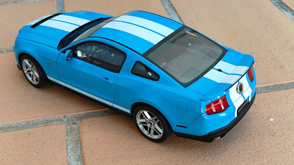 Ford Shelby 2010 GT 500 AutoArt 1/18