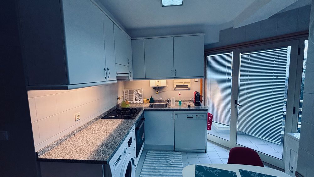 T2 Mobilado, Garagem 2 viaturas e Elevador – Rua de Camões,327  Porto