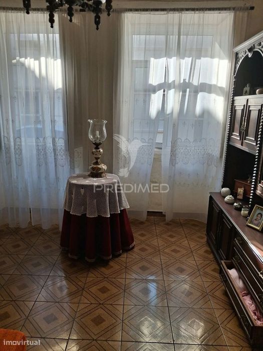 Moradia localizada na freguesia da Ribeirinha