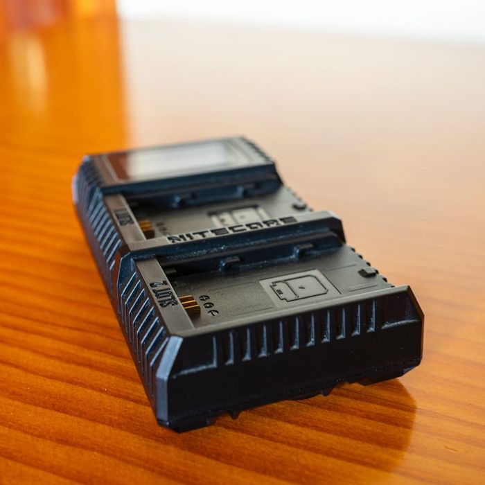 Carregador Nitecore USN4 Pro | Sony NP-FZ100 com visor