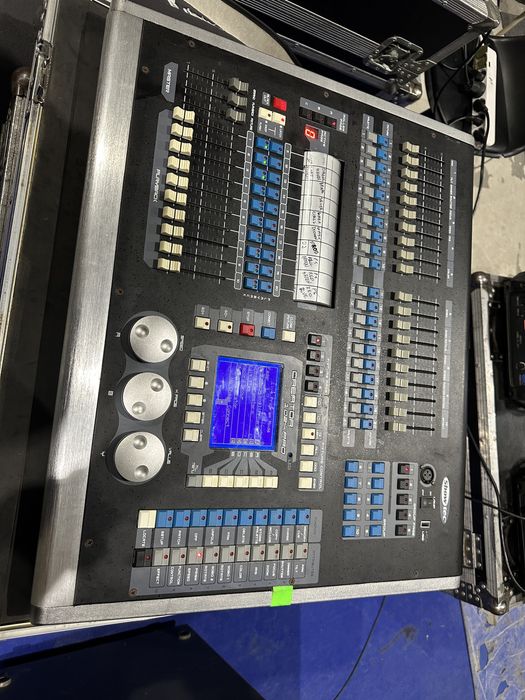 Mesa de luz Showtec Creator 1024 Pro com case