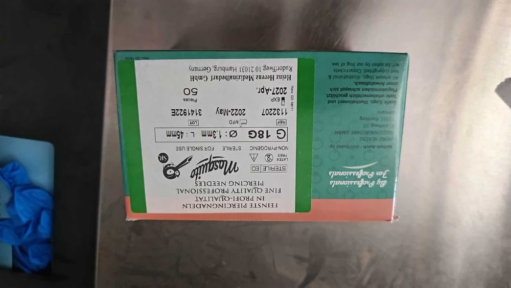 Kit completo para piercing corporal.