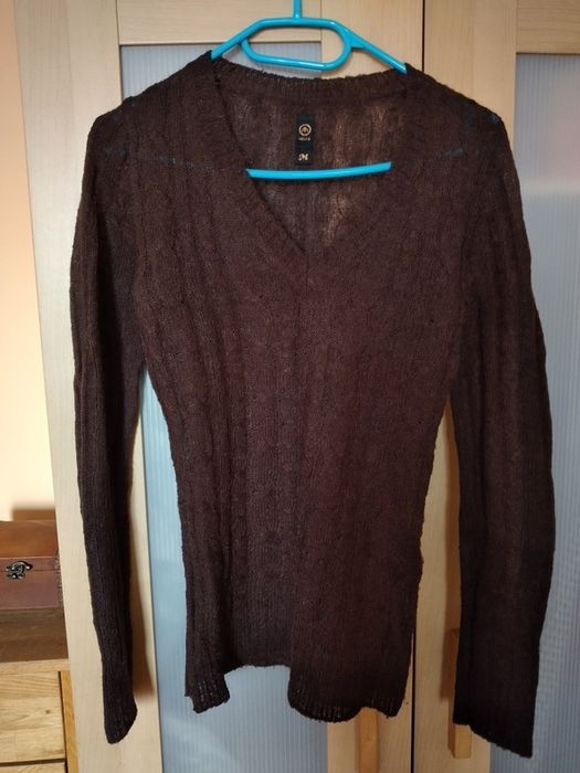 Sweterek brązowy w serek