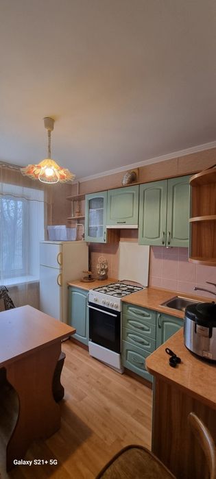 Гарна квартира в Херсоні . Будинок цегла .