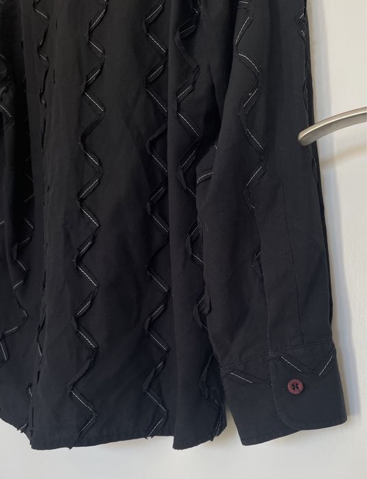 Camisa preta e branca (Exit, tamanho L)