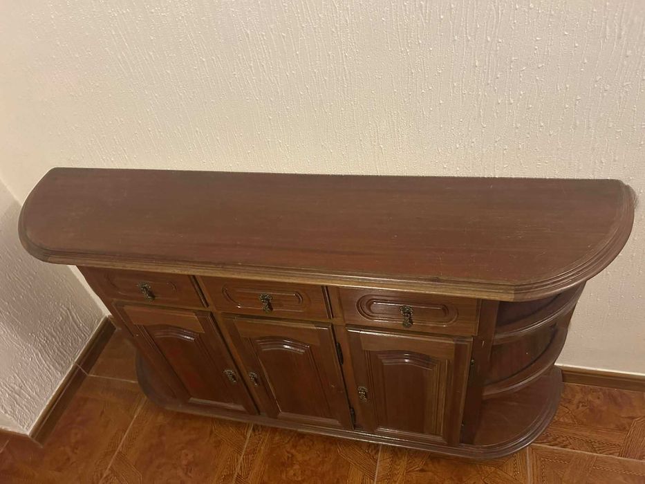 Sapateira de entrada em Mogno