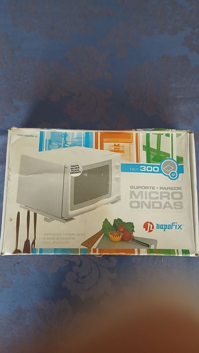 Suporte micro-ondas de parede.