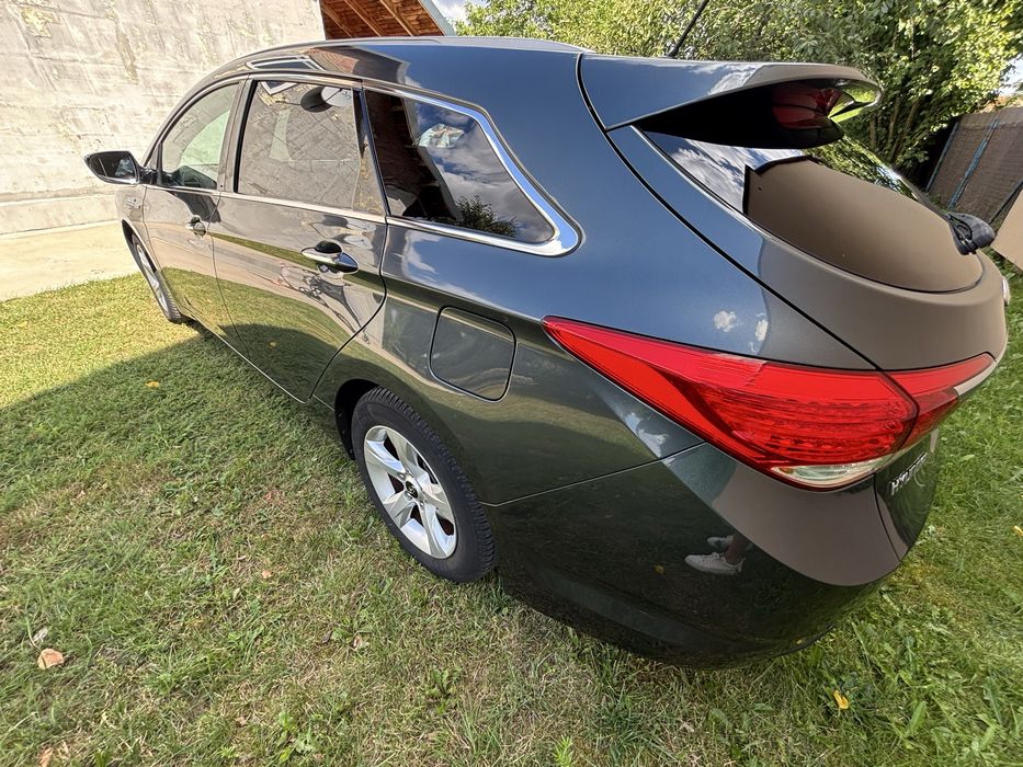 Hyundai i40 Kombi 1.6 Benzyna 2012 | Navi | Kamera | Hak | Czujniki