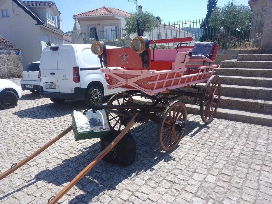 Vende-se charete e Egua