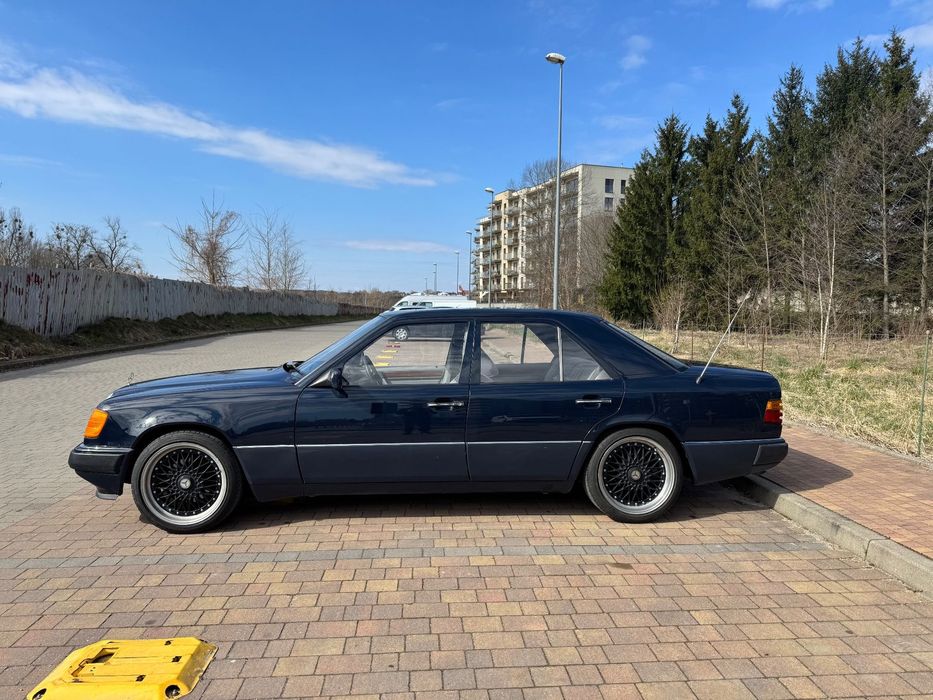 Mercedes-Benz W124 (1984-1993) Mercedes-Benz W124 200E