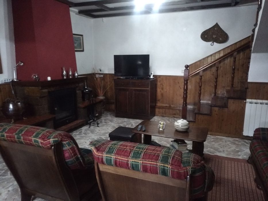 Moradia com logradouro e terreno de cultivo