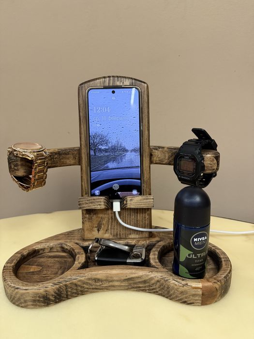 Деревʼяний ескіз під смартфон