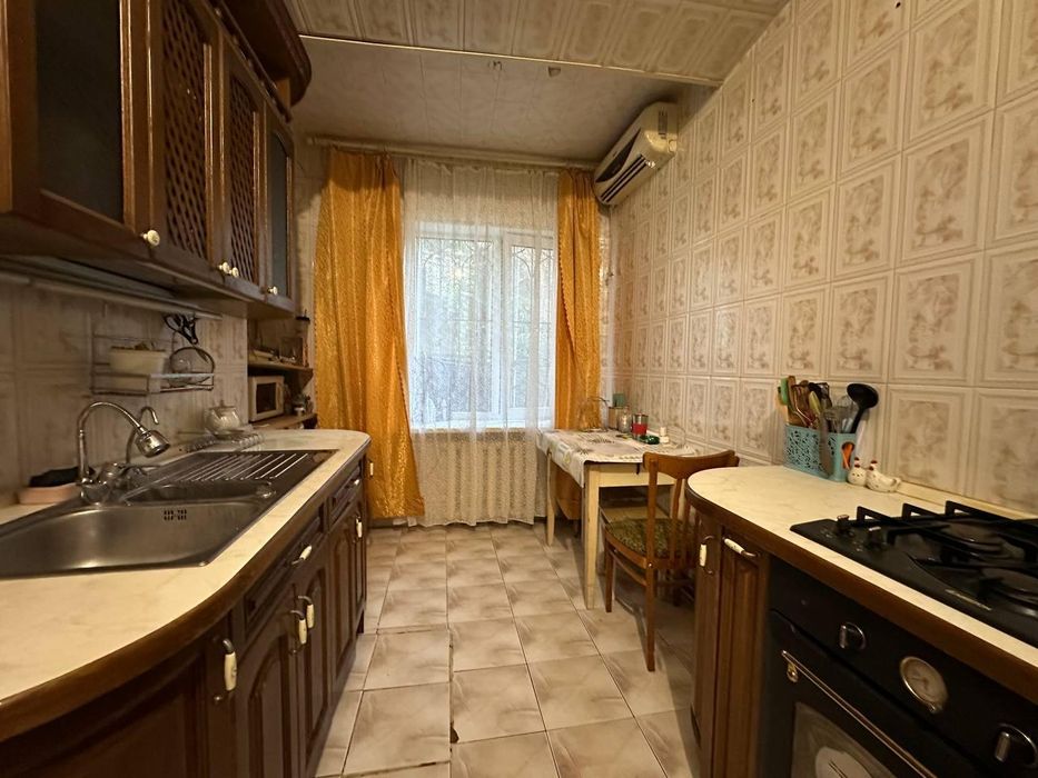 Продам 3-кімн квартиру біля Музкомедії, вул. Ясна (3-203-029)