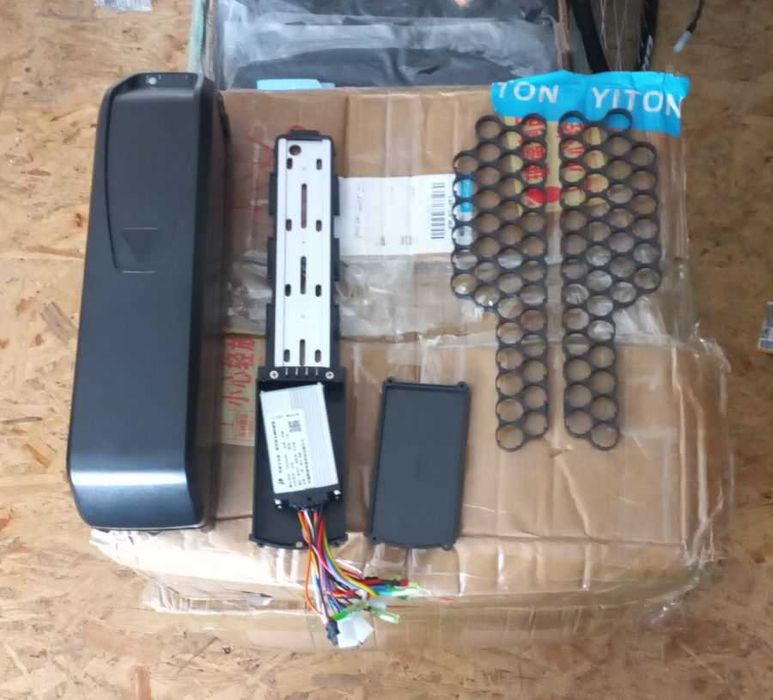 Бокс під АКБ 21700, 40шт, місце під контролер