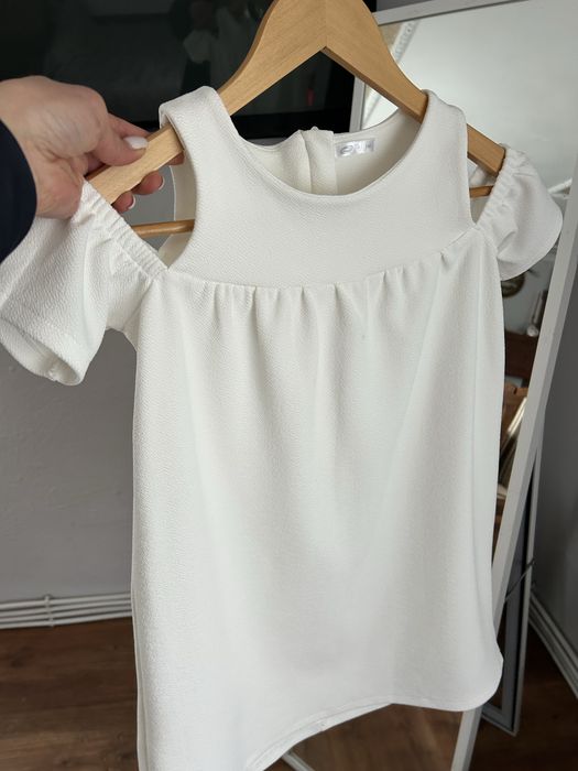 Сукня білого кольору для дівчинки